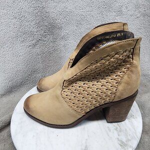 Diba True Shoes Womens Size 7.5 Brown Leather Ankle Boots